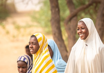409th civil affairs team engages with villagers of Dari, Niger