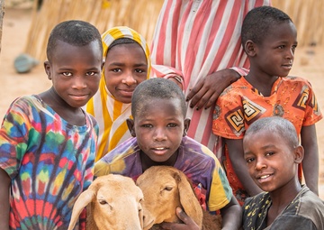 409th civil affairs team engages with villagers of Dari, Niger