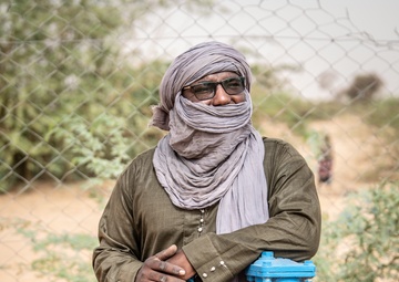 409th civil affairs team engages with villagers of Dari, Niger