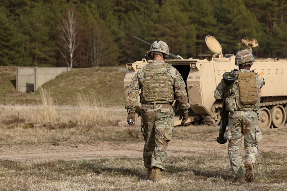 Dreadnaught Soldiers Train at AT-4 Range