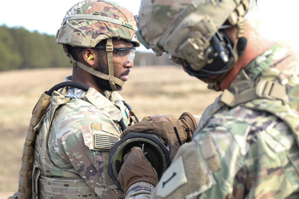 Dreadnaught Soldiers Train at AT-4 Range
