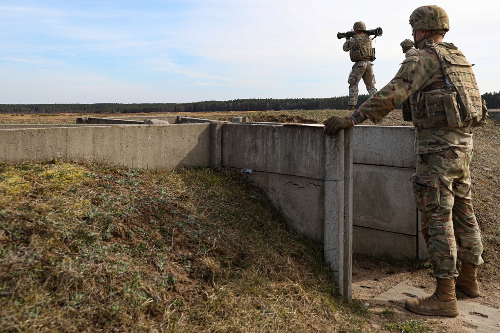 Dreadnaught Soldiers Train at AT-4 Range