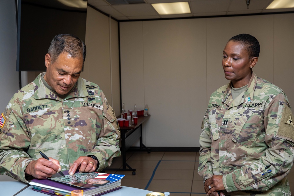 U.S. Forces Command Commander Visits People First Center
