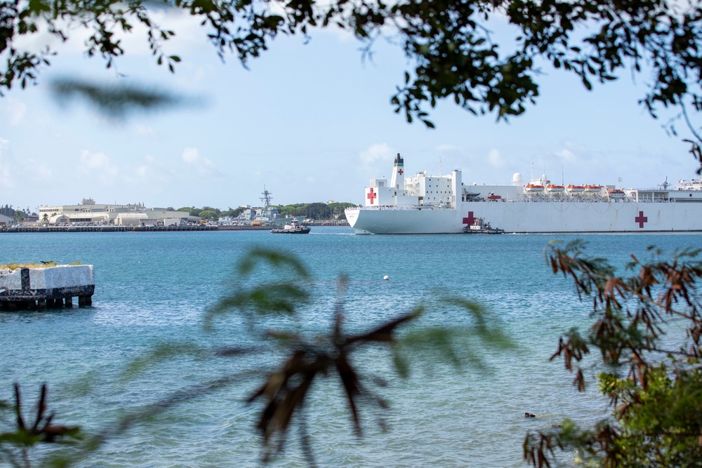 USNS Mercy Arrives in Hawaii