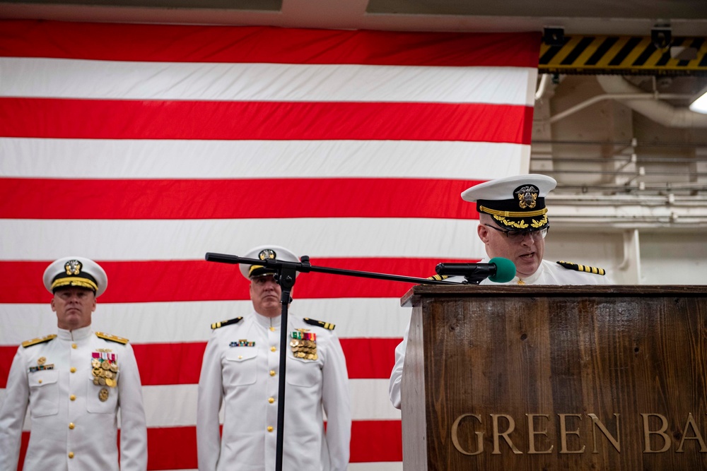 USS Green Bay holds change-of-command ceremony