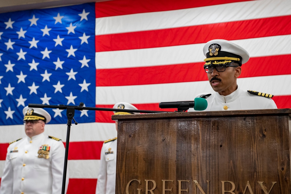 USS Green Bay holds change-of-command ceremony