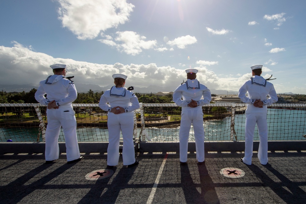 USNS Mercy Mans the Rails in Pearl Harbor