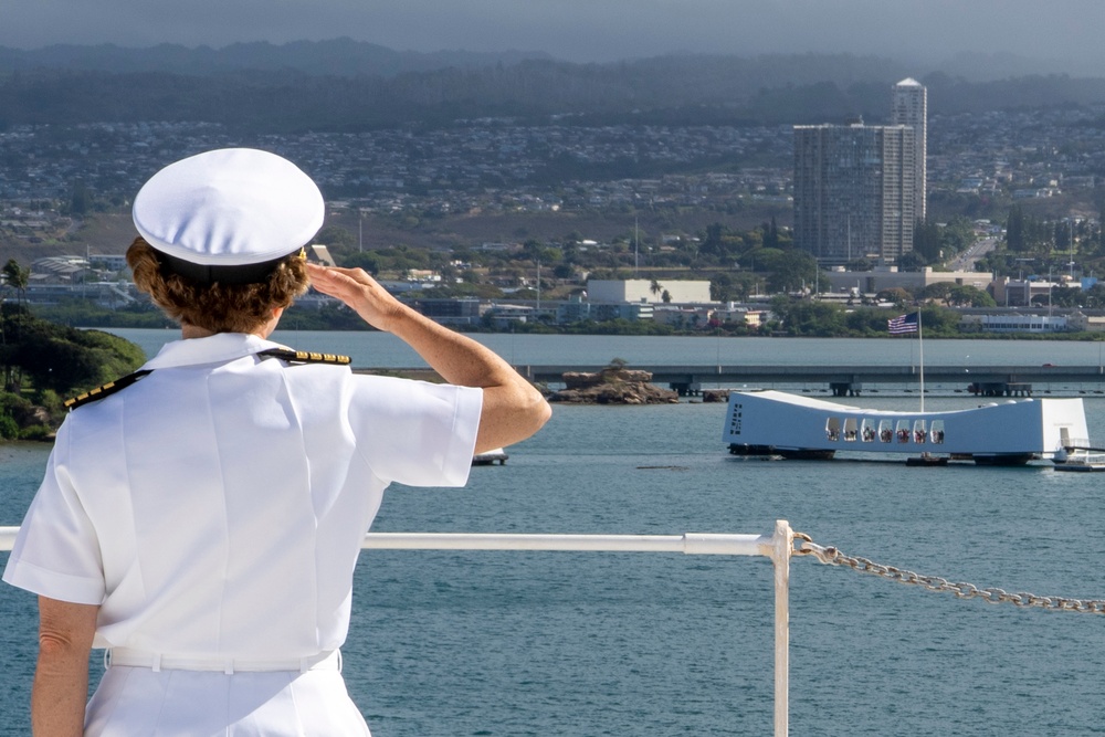 USNS Mercy Mans the Rails in Pearl Harbor