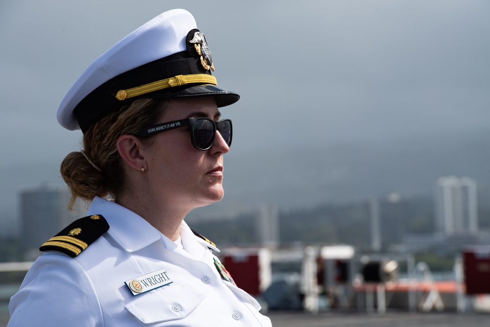 USNS Mercy Mans the Rails in Pearl Harbor