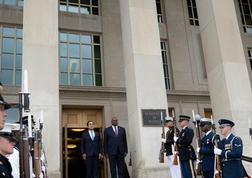 Defense Secretary Austin Hosts Thai PM, Defense Minister at Pentagon