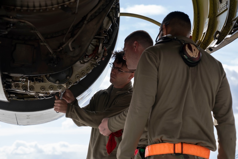 Maintainers keep RED FLAG-Alaska flying