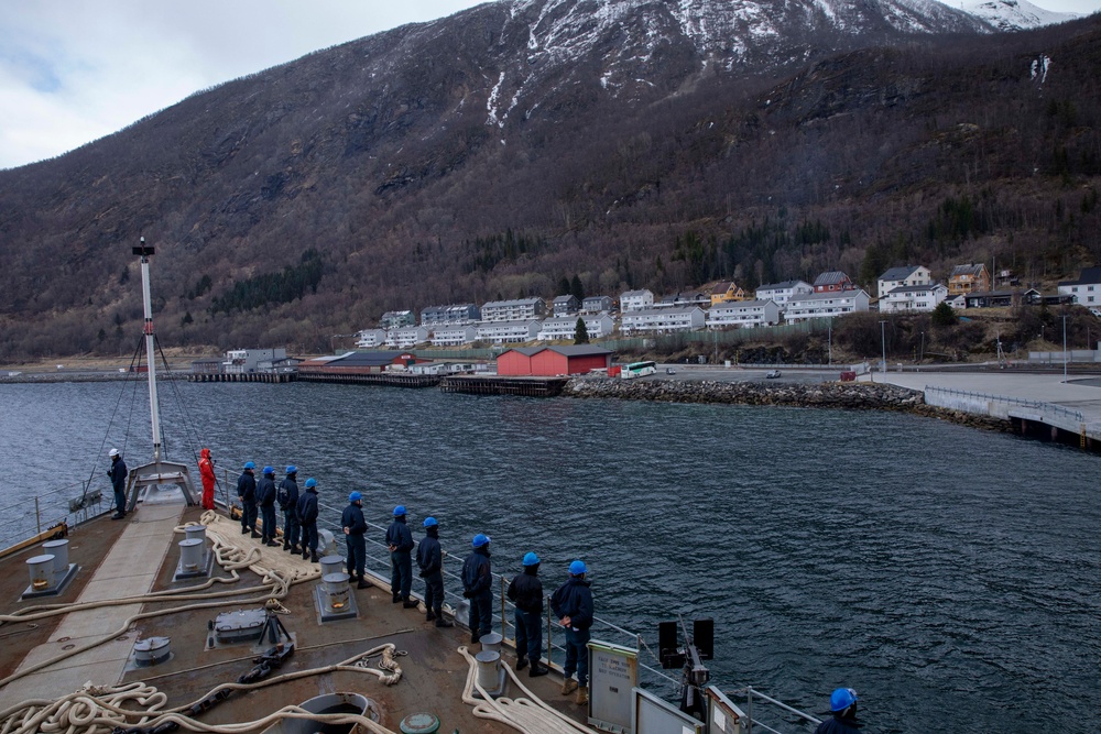 Gunston Hall Visits Narvik Norway