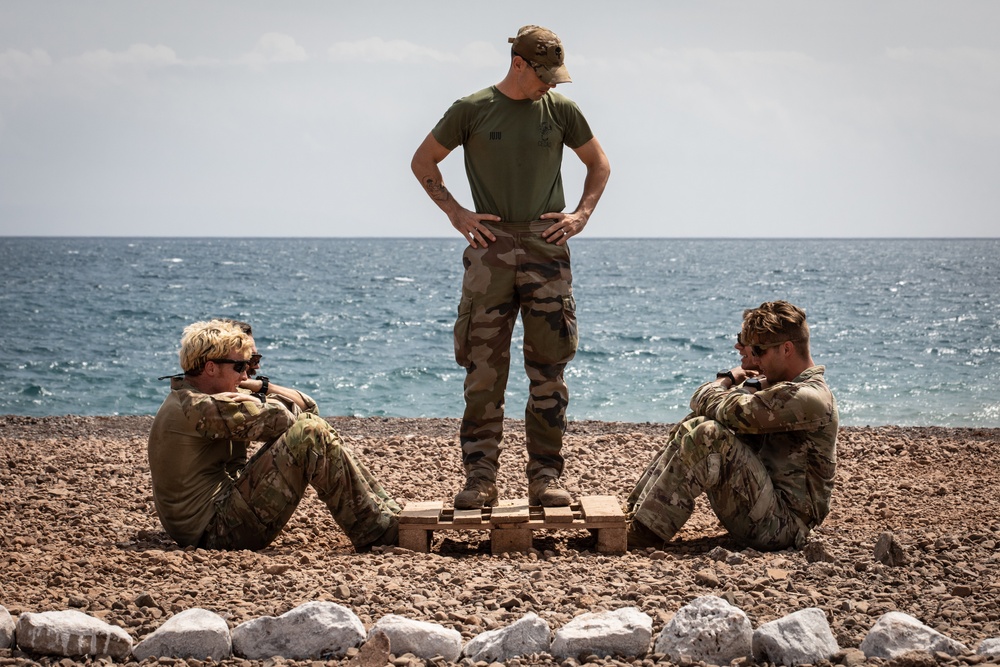 CJTF-HOA members participate in French Desert Commando Course