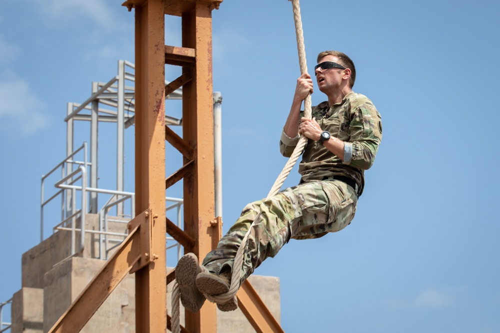 CJTF-HOA members participate in French Desert Commando Course