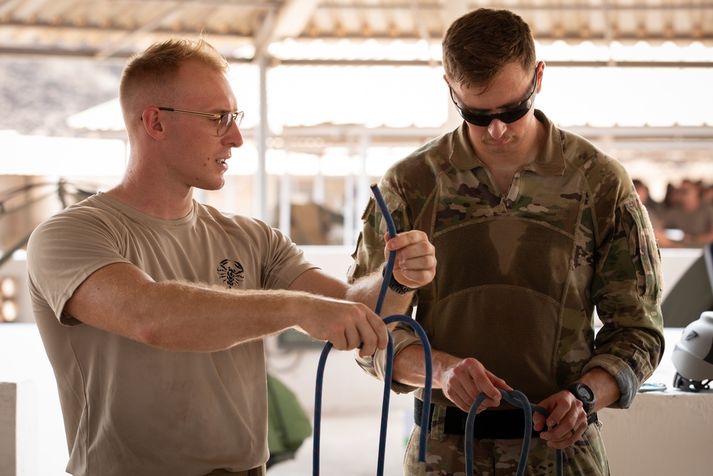 CJTF-HOA members participate in French Desert Commando Course