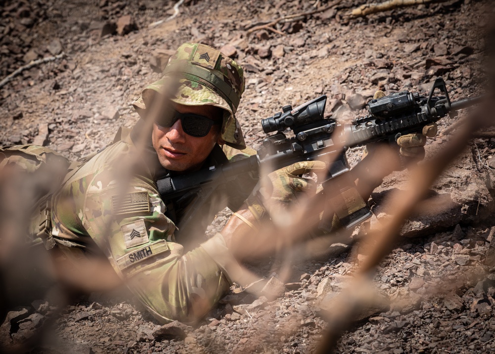 CJTF-HOA members participate in French Desert Commando Course