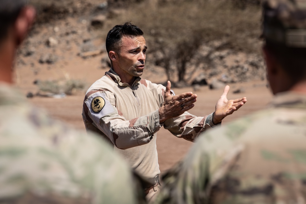 CJTF-HOA members participate in French Desert Commando Course