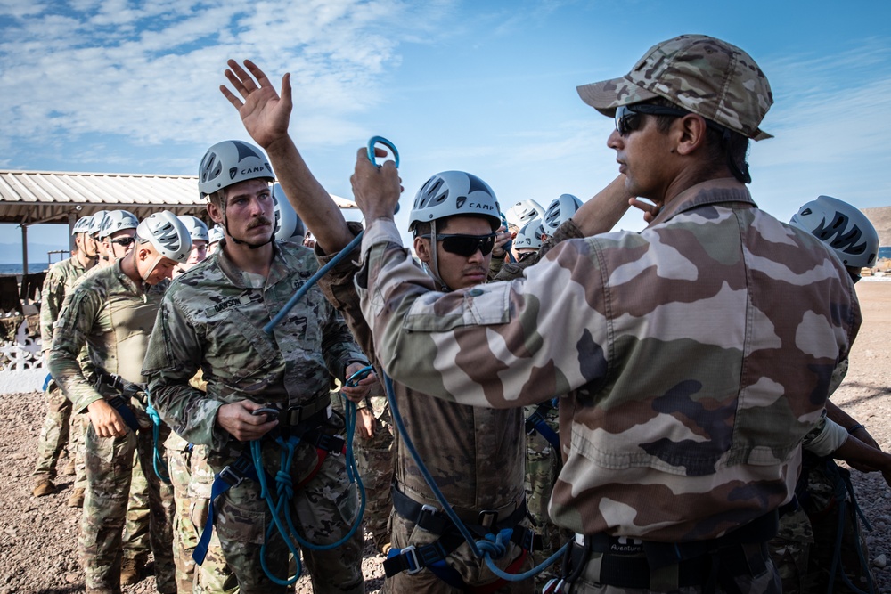 CJTF-HOA members participate in French Desert Commando Course