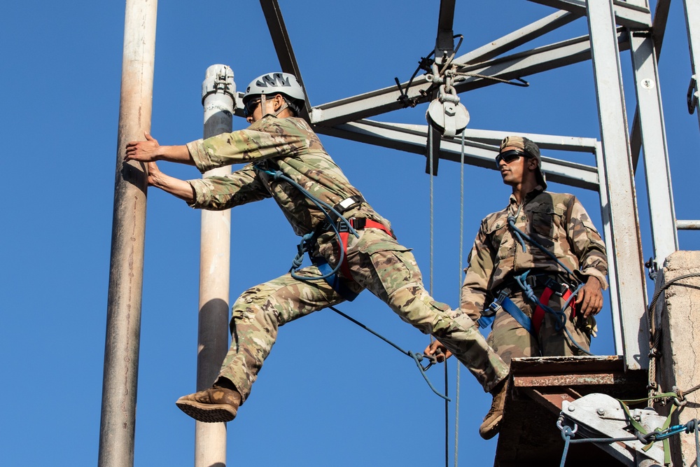 CJTF-HOA members participate in French Desert Commando Course