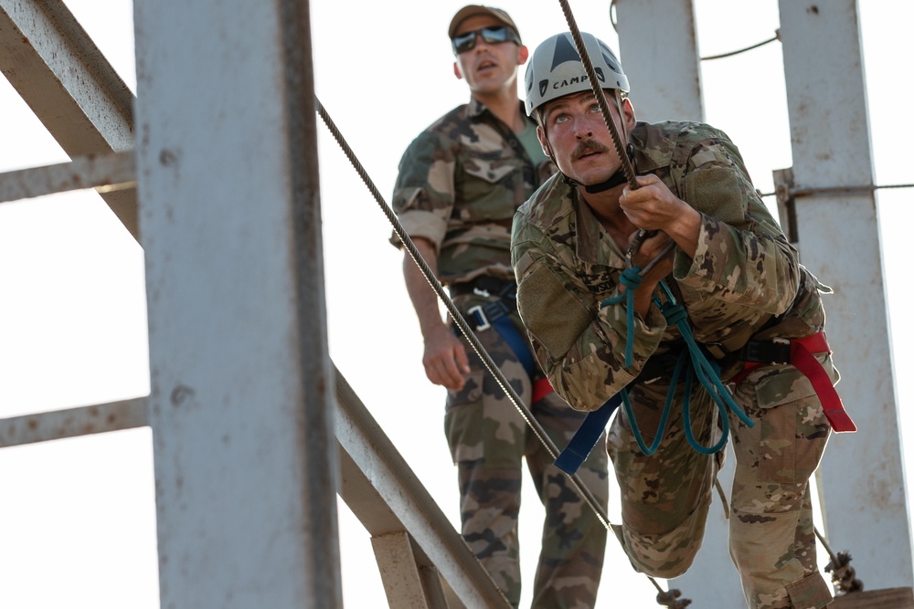 CJTF-HOA members participate in French Desert Commando Course