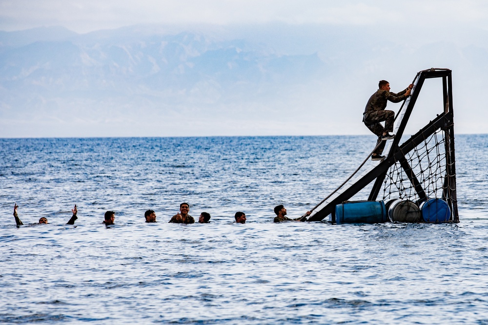 CJTF-HOA members participate in French Desert Commando Course