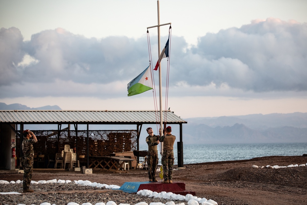 CJTF-HOA members participate in French Desert Commando Course