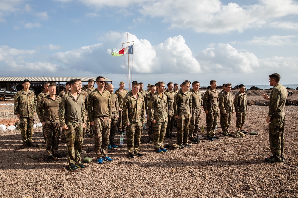 CJTF-HOA members participate in French Desert Commando Course