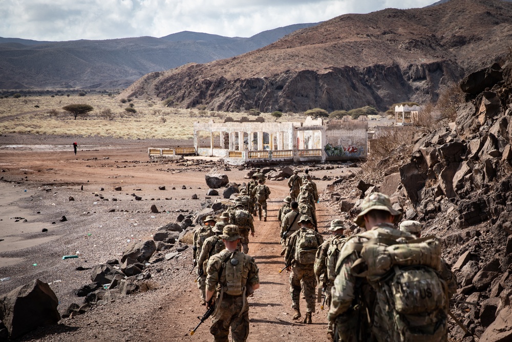 CJTF-HOA members participate in French Desert Commando Course