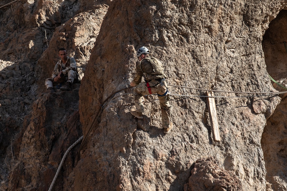 CJTF-HOA members participate in French Desert Commando Course