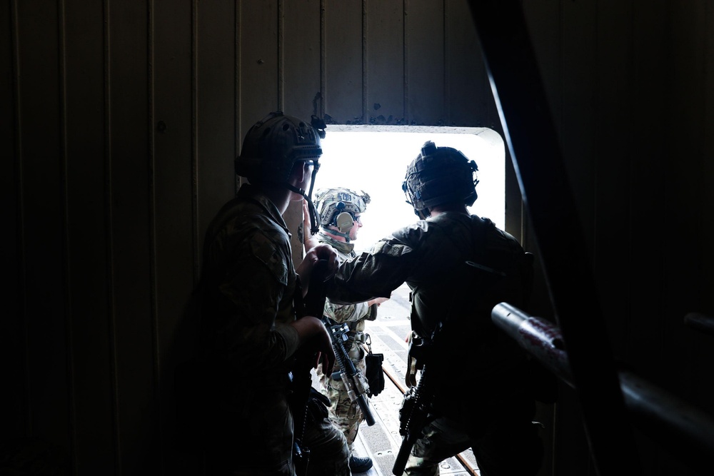 Mobile Bay, HSC-14, EODMU 3 conduct HVBSS training