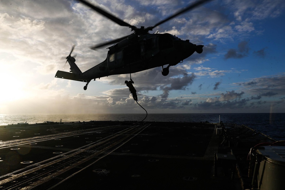 Mobile Bay, HSC-14, EODMU 3 conduct HVBSS training