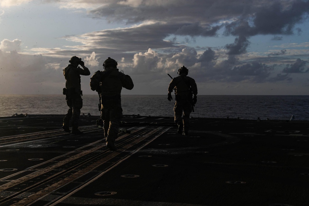 Mobile Bay, HSC-14, EODMU 3 conduct HVBSS training