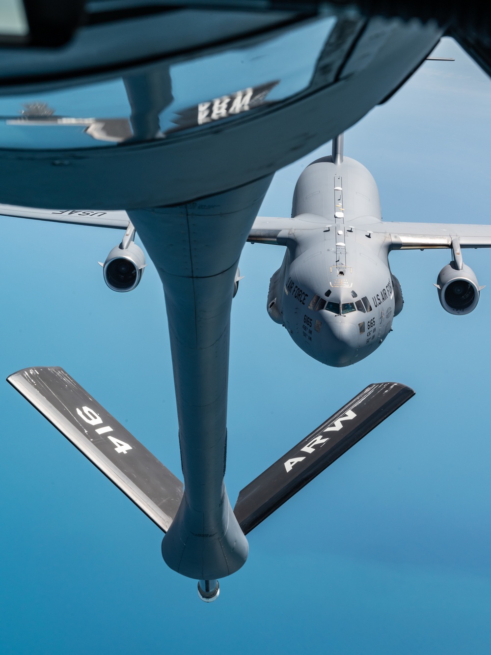 328th ARS refuels a C17 from the 512th AW