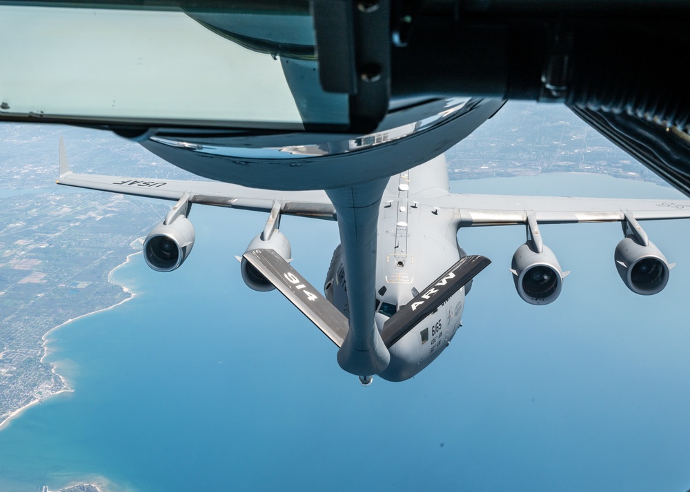328th ARS refuels a C17 from the 512th AW