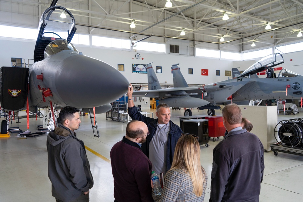 Boeing Representatives Visit Portland Air National Guard Base