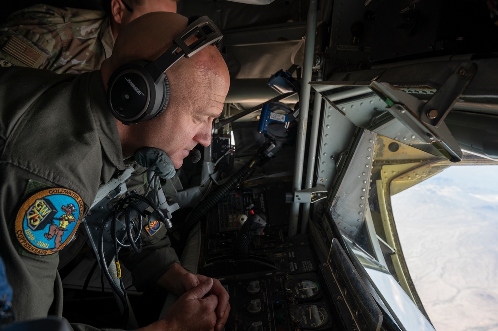 Arizona Air National Guard’s 161St Air Refueling Wing refuels F-16 Fighting Falcons from the 162nd Wing.