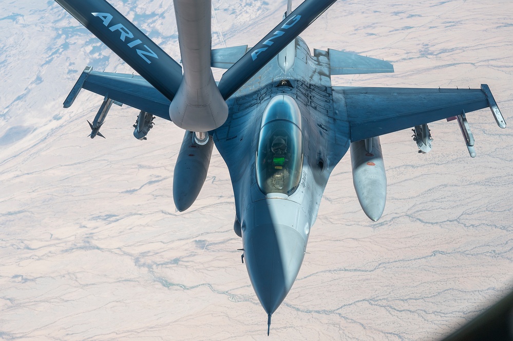 Arizona Air National Guard’s 161St Air Refueling Wing refuels F-16 Fighting Falcons from the 162nd Wing.