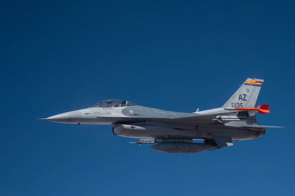 Arizona Air National Guard’s 161St Air Refueling Wing refuels F-16 Fighting Falcons from the 162nd Wing.