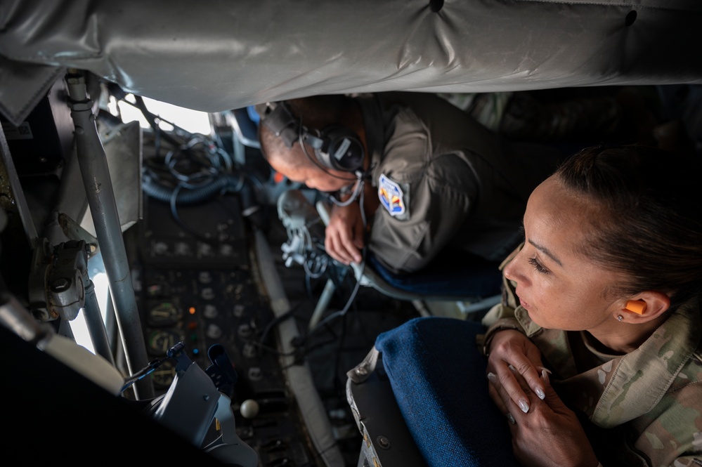 Arizona Air National Guard’s 161St Air Refueling Wing refuels F-16 Fighting Falcons from the 162nd Wing.