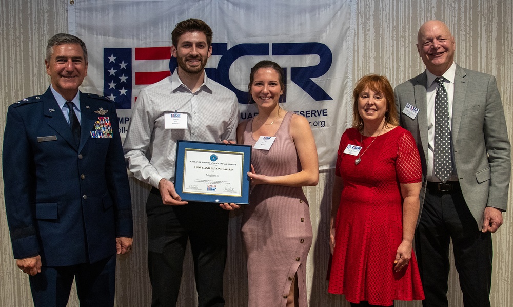 Illinois ESGR honors Employers at annual banquet