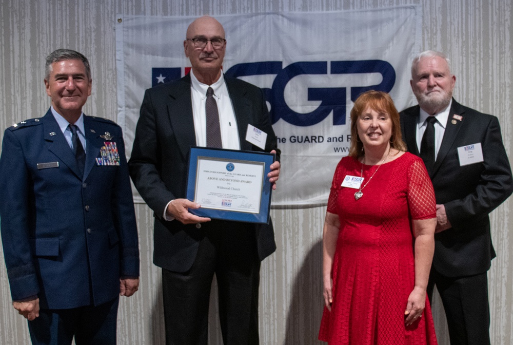 Illinois ESGR honors Employers at annual banquet