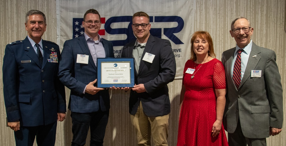 Illinois ESGR honors Employers at annual banquet