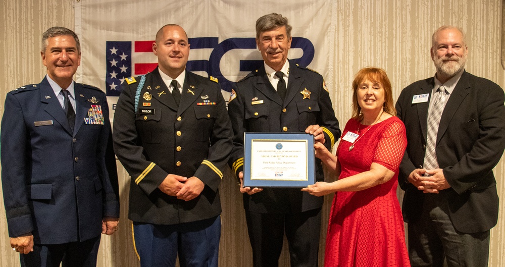 Illinois ESGR honors Employers at annual banquet