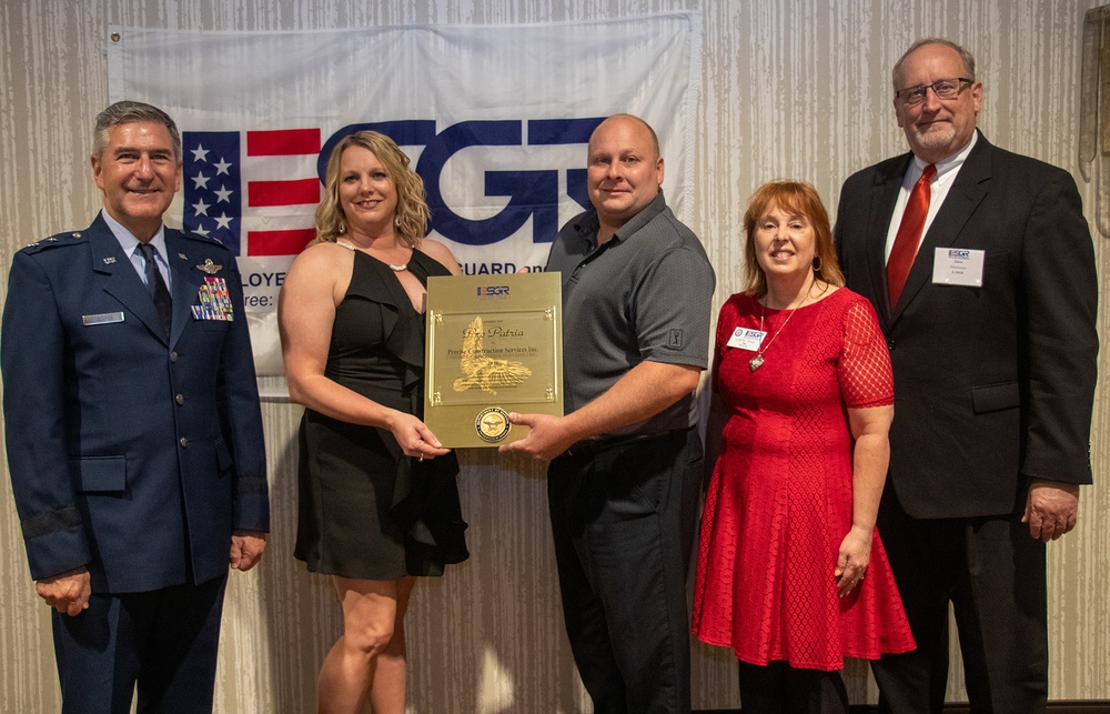 Illinois ESGR honors Employers at annual banquet