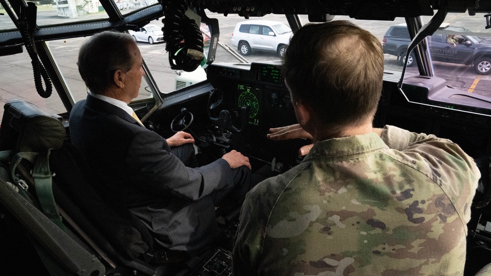 U.S. Ambassador to New Zealand visits 353 SOW, RNZAF 40 SQ for TN22