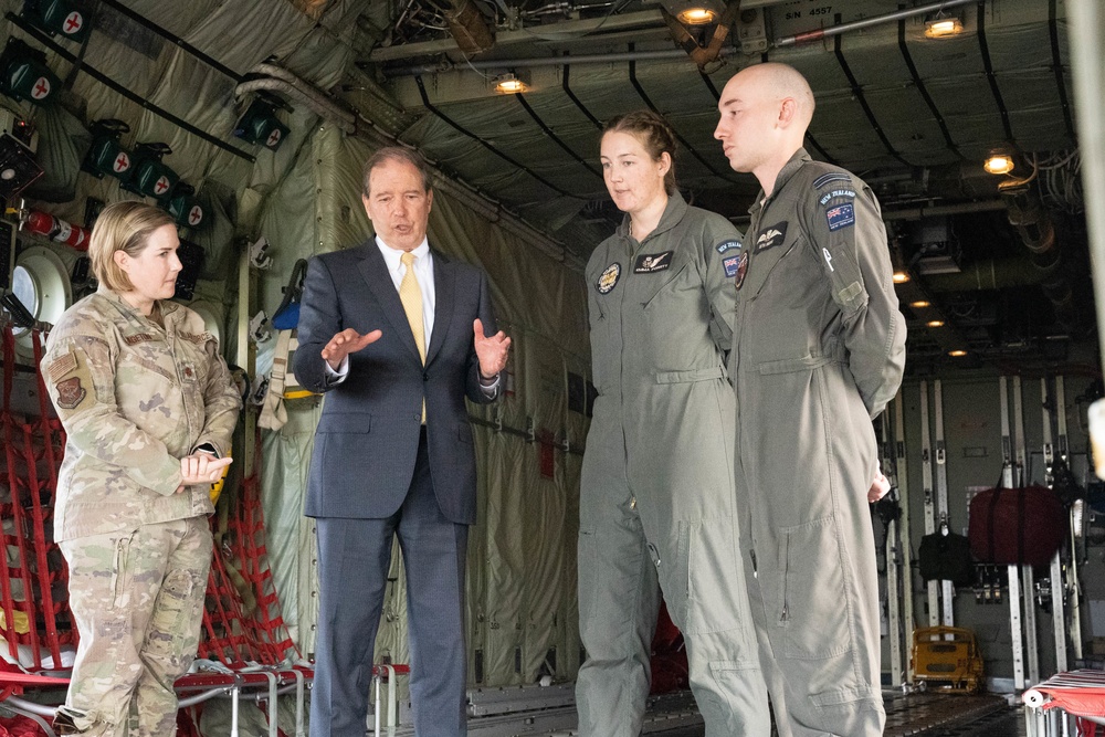 U.S. Ambassador to New Zealand visits 353 SOW, RNZAF 40 SQ for TN22