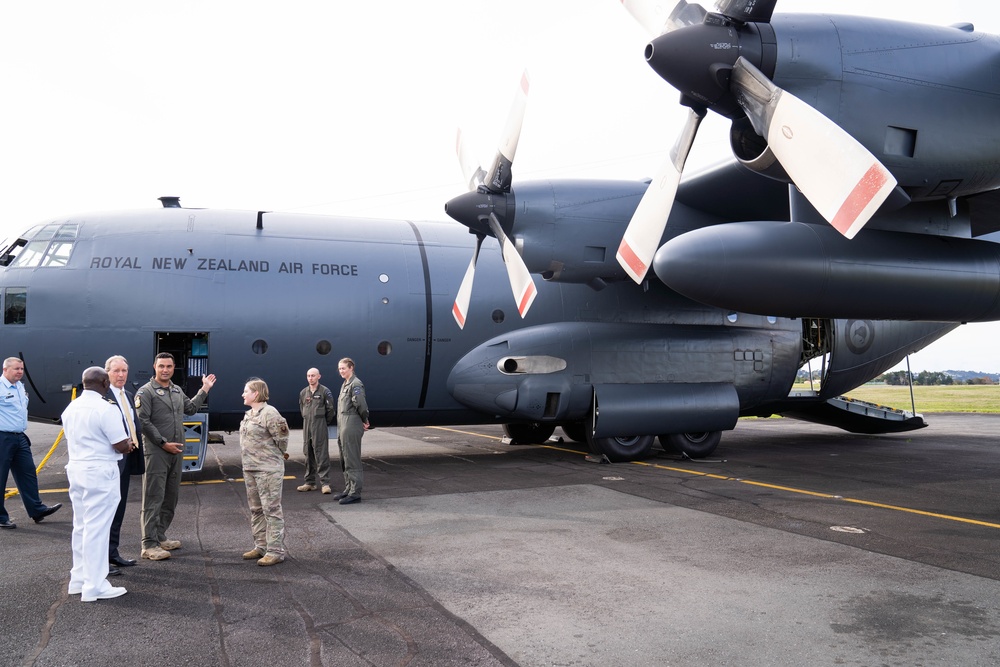 U.S. Ambassador to New Zealand visits 353 SOW, RNZAF 40 SQ for TN22