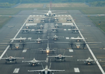 NAF Misawa, 35th FW, and JASDF Participate in “Elephant Walk”