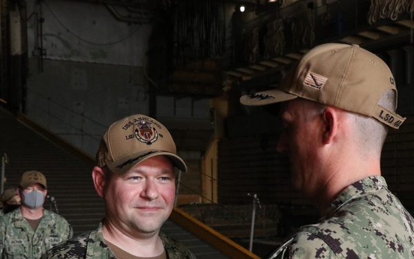 USS Ashland holds change of command