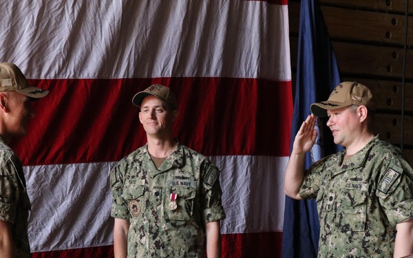 USS Ashland holds change of command